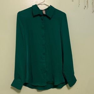 H&M emerald green button down long sleeve blouse with a collar. Size 6